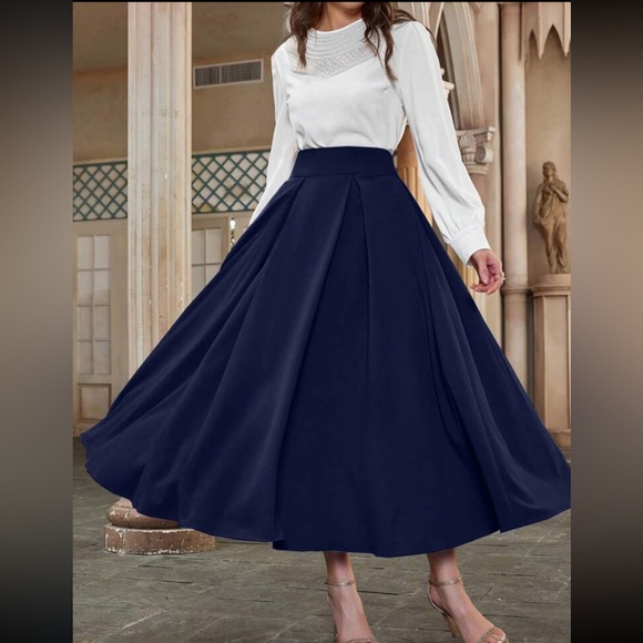 Luxe navy blue high waisted pleated flare maxi skirt - Picture 4 of 6